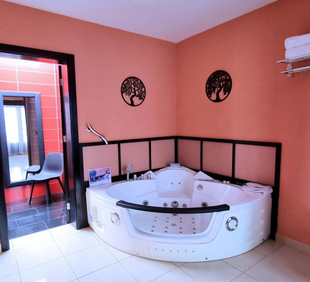 Evita Beach Suites Exclusivas カレタ・デル・セボ エクステリア 写真